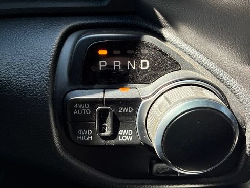 Used 2019 RAM 1500 Big Horn AWD/4WD image 32