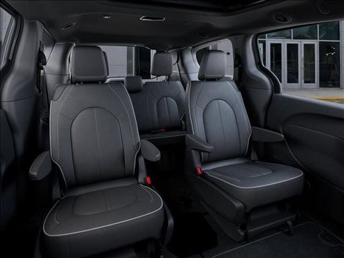 New 2027 Chrysler Pacifica Limited FWD image 15