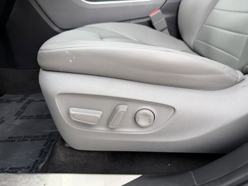 Used 2023 Toyota Highlander XLE image 30