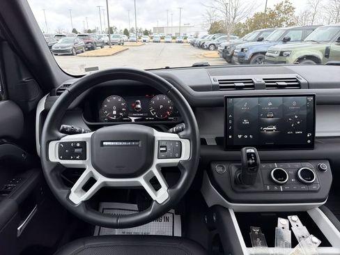Used 2025 Land Rover Defender 110 S image 4