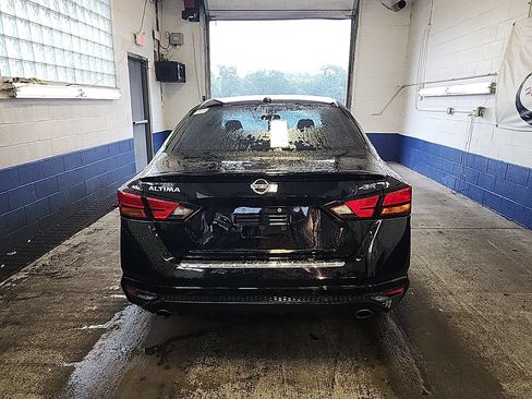 Used 2020 Nissan Altima 2.5 SR FWD image 2