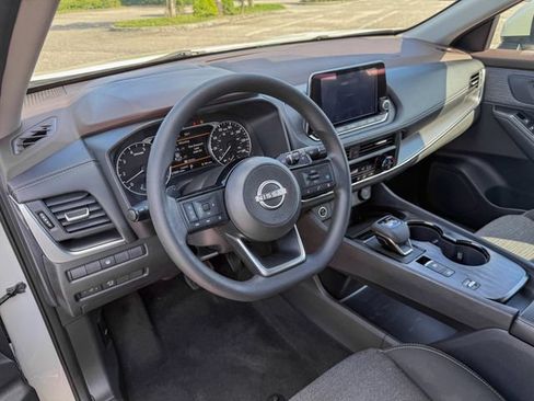 Used 2023 Nissan Rogue SV FWD image 12