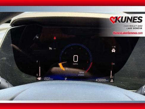 Used 2025 Chevrolet Trax LT FWD image 4
