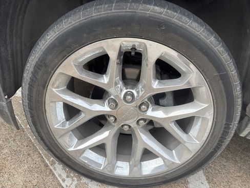 Used 2018 GMC Yukon Denali image 8