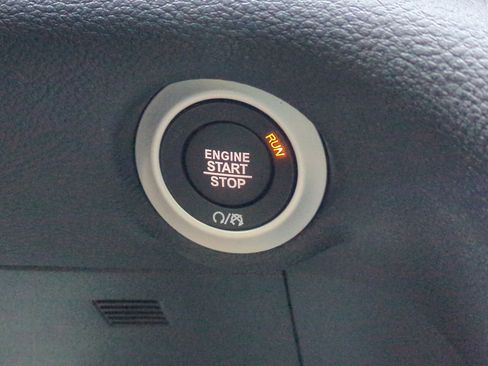 Certified 2025 Chrysler Pacifica Select image 26