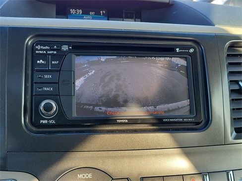 Used 2014 Toyota Sienna XLE image 18