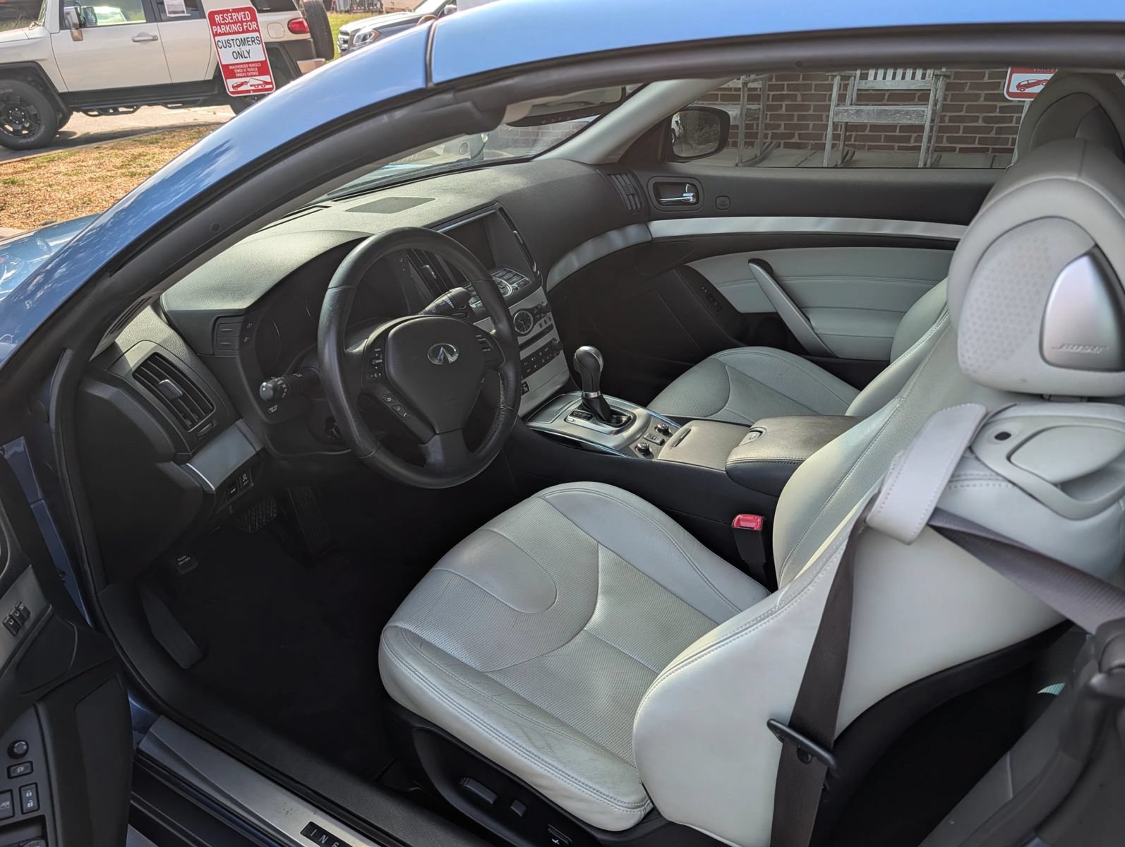Used 2013 INFINITI G37 Convertible w/ Premium Pkg RWD image 9