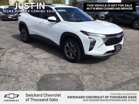 Used 2024 Chevrolet Trax LT w/ Driver Confidence Package FWD image 1