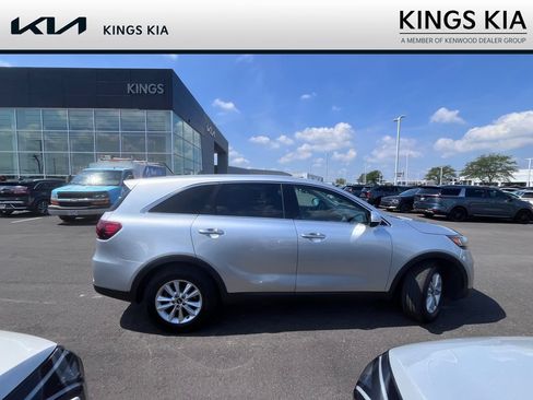 Used 2019 Kia Sorento L FWD image 2