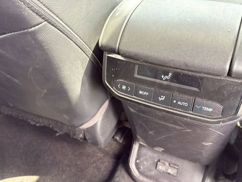Used 2023 Toyota Highlander XLE AWD/4WD image 19