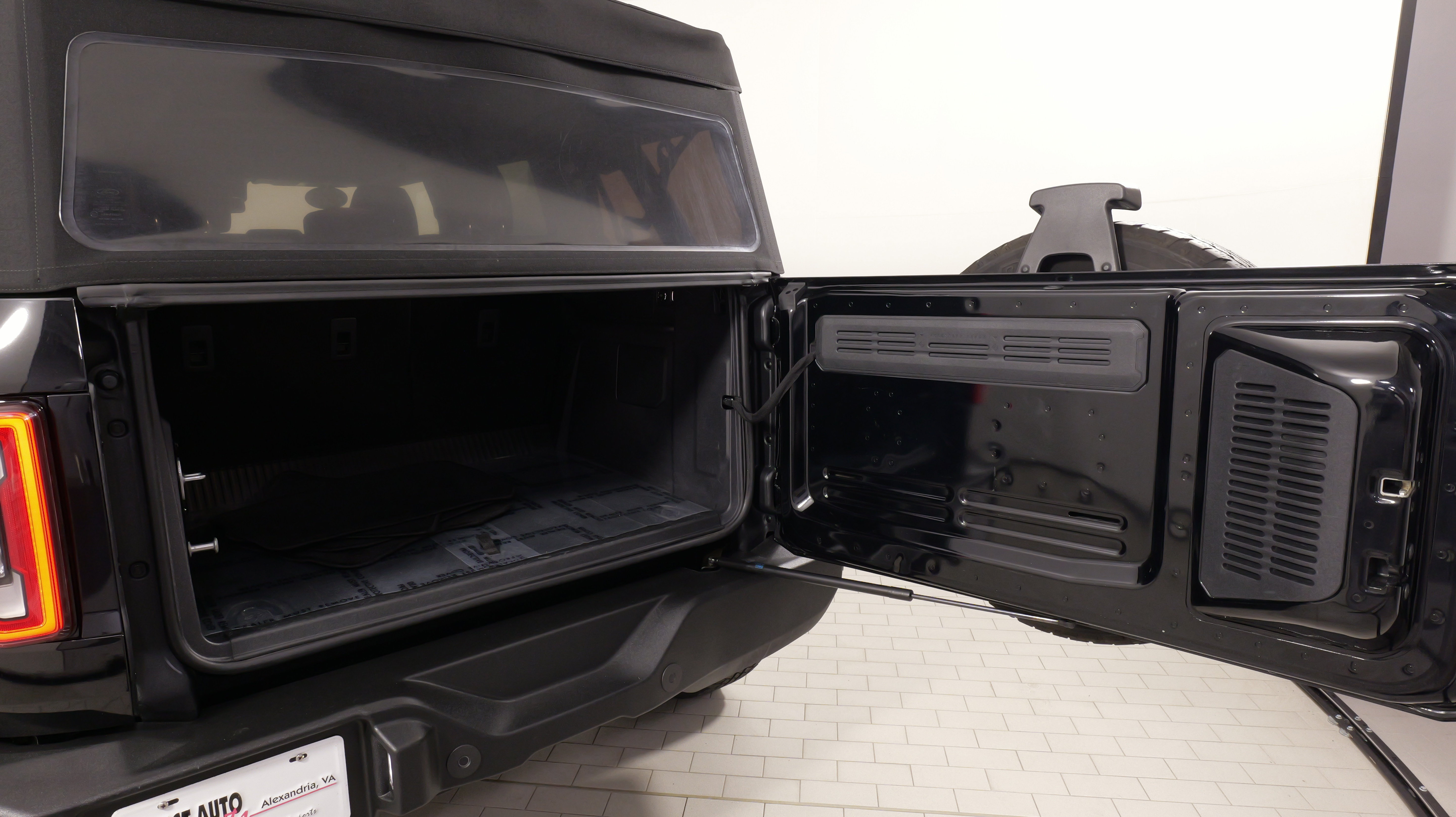Used 2024 Ford Bronco Outer Banks AWD/4WD image 55