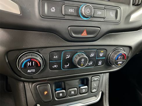 Used 2021 GMC Terrain SLE w/ Driver Convenience Package image 16