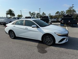 Used 2024 Hyundai Elantra SEL FWD video 1