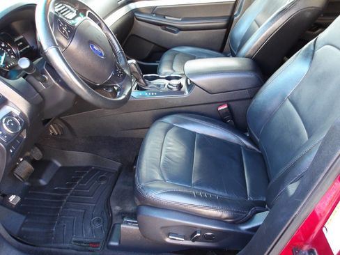 Used 2017 Ford Explorer XLT w/ Equipment Group 202A AWD/4WD image 6