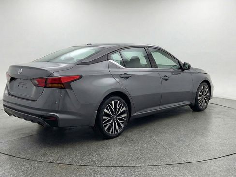 Used 2025 Nissan Altima 2.5 SV FWD image 9