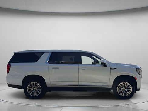 Used 2024 GMC Yukon XL Denali image 32