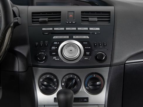 Used 2011 MAZDA MAZDA3 i Sport image 32