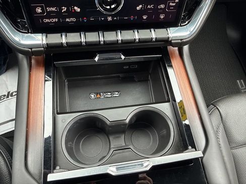 Used 2025 GMC Yukon Denali image 14