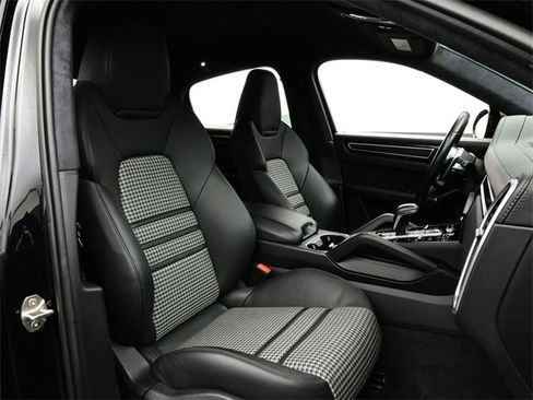 Used 2022 Porsche Cayenne E-Hybrid Coupe image 18