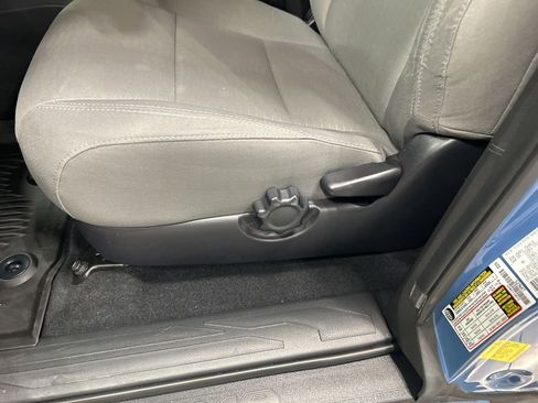 Used 2019 Toyota Tacoma SR5 AWD/4WD image 12