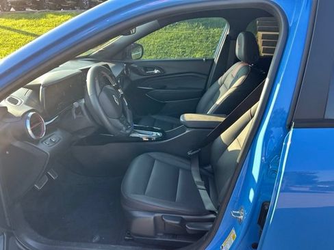 Used 2024 Chevrolet Trax RS w/ Sunroof Package FWD image 6