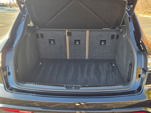 Used 2025 Porsche Macan image 15