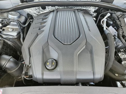 Certified 2026 Porsche Macan AWD/4WD image 30