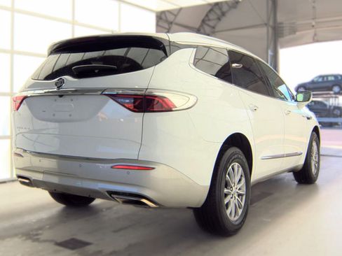 Used 2023 Buick Enclave Essence AWD/4WD image 2