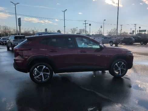 Used 2024 Chevrolet Trax RS image 8