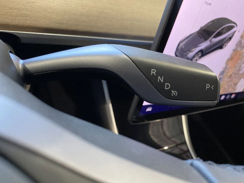 Used 2021 Tesla Model Y Long Range image 18