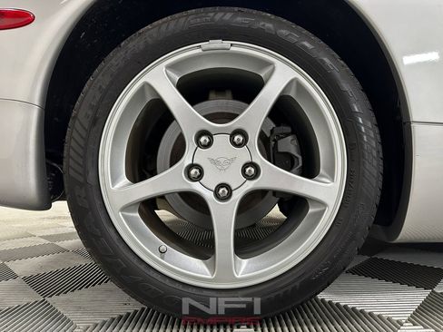 Used 2004 Chevrolet Corvette Convertible w/ Preferred Equipment Group image 27