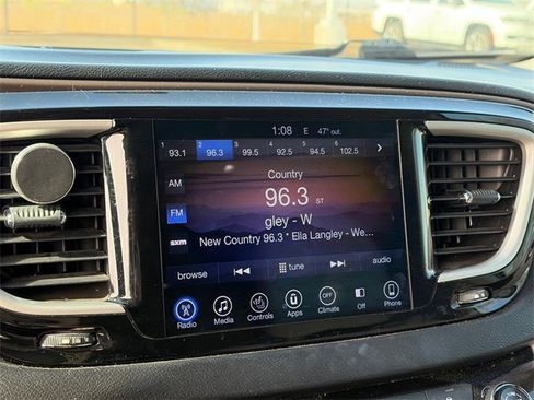 Used 2017 Chrysler Pacifica Touring-L w/ Tire & Wheel Group image 19