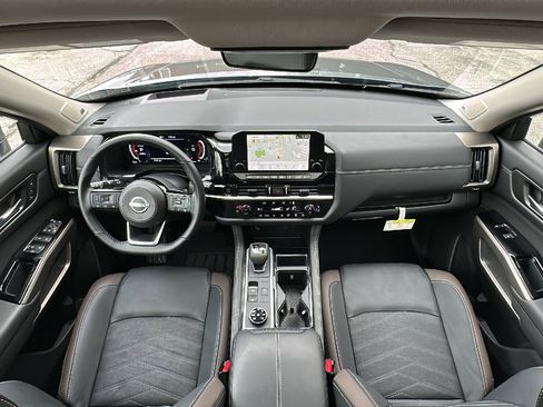 Certified 2025 Nissan Pathfinder Platinum w/ Cargo Package image 27