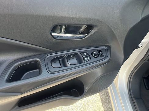 Used 2025 Nissan Versa SV image 24