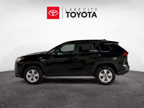 Used 2021 Toyota RAV4 XLE AWD/4WD image 3