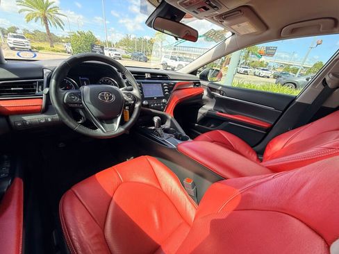 Used 2020 Toyota Camry SE image 20