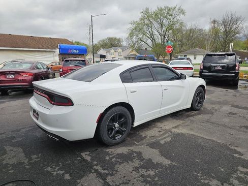 Used 2018 Dodge Charger SXT image 12