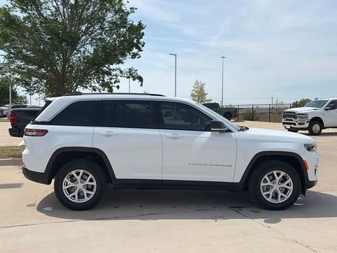 Used 2024 Jeep Grand Cherokee Limited image 10