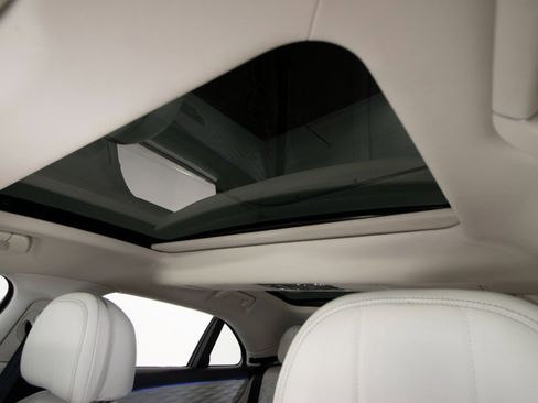 Used 2023 Bentley Flying Spur Azure image 37