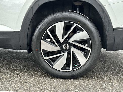 Used 2024 Volkswagen Atlas SE image 12