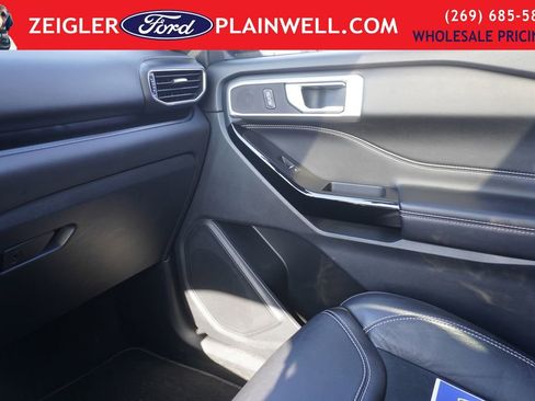 Used 2022 Ford Explorer ST w/ ST Street Pack image 35