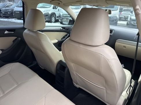 Used 2017 Volkswagen Jetta SE image 21