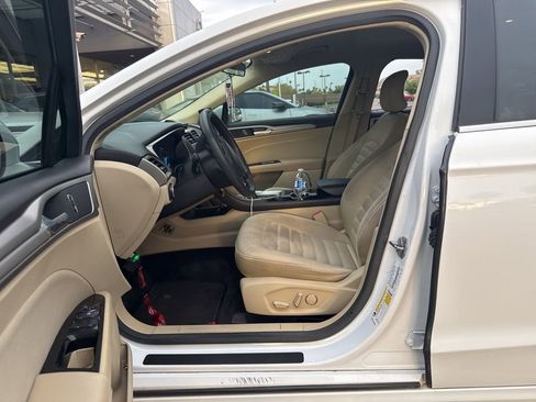 Used 2015 Ford Fusion SE image 4