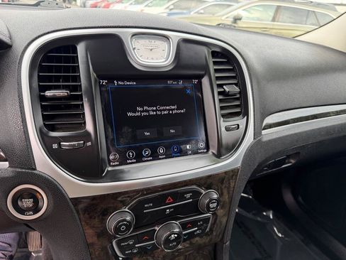 Used 2019 Chrysler 300 Limited RWD image 38