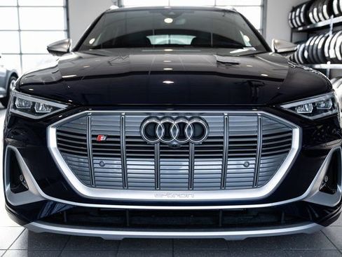 Used 2022 Audi e-tron S Prestige image 2