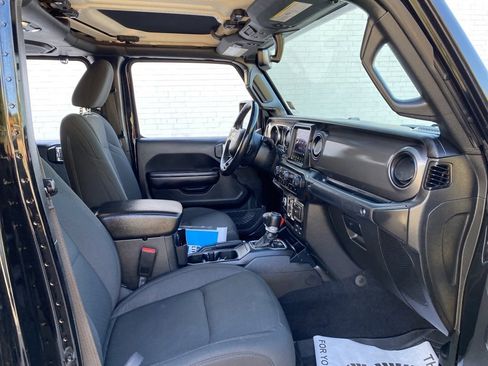 Used 2021 Jeep Gladiator Willys image 12