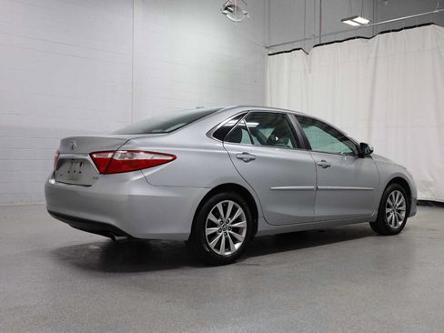 Used 2017 Toyota Camry XLE w/ Moonroof Package FWD image 9