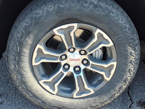 Used 2023 GMC Sierra 1500 SLT w/ X31 Off-Road Package AWD/4WD image 9
