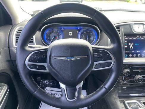 Used 2017 Chrysler 300 Limited RWD image 20