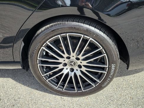 Used 2025 Mercedes-Benz C 300 Sedan image 28